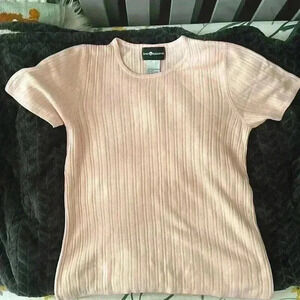 Women’s Sag Harbor short sleeve sweater. Size S. Pink. 100% Acrylic